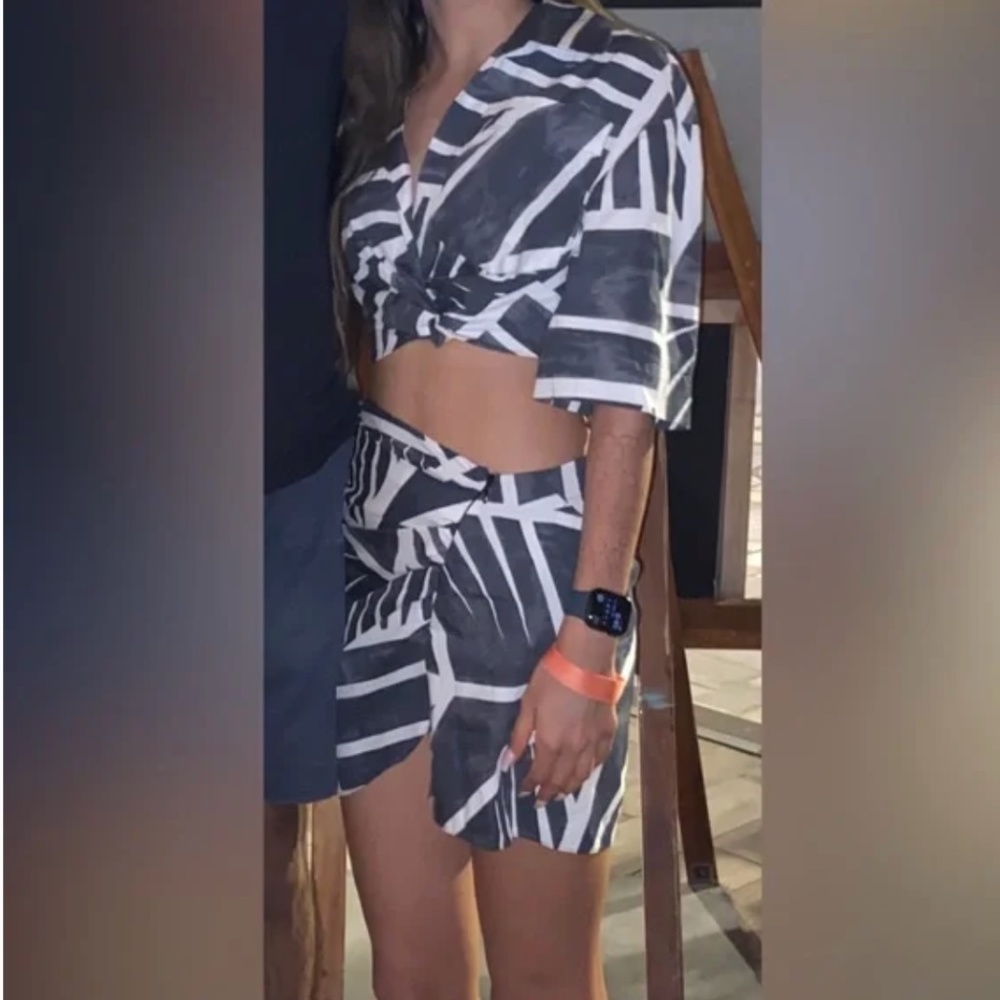 Zara 2 piece Crop & Skirt  SET - XS